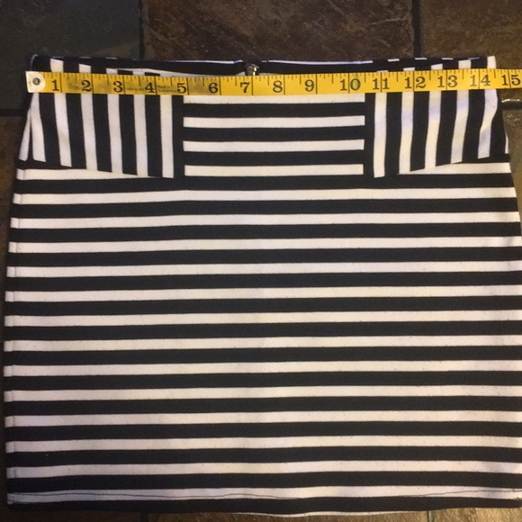 Guess - Picture 5 of 7